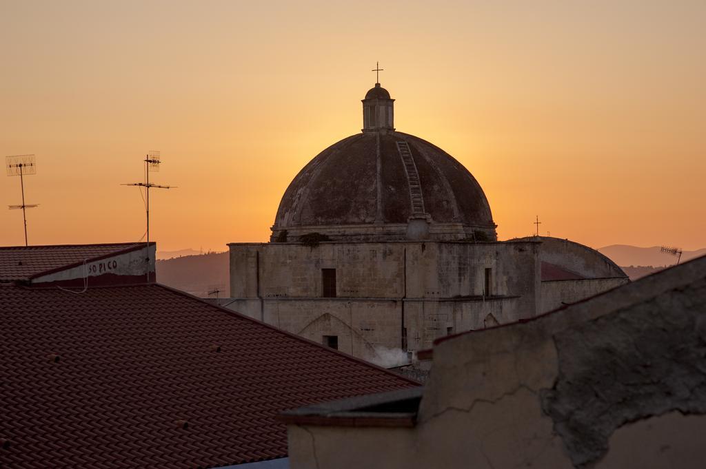 Piazza Azuni 18 Guest House Сасари Екстериор снимка