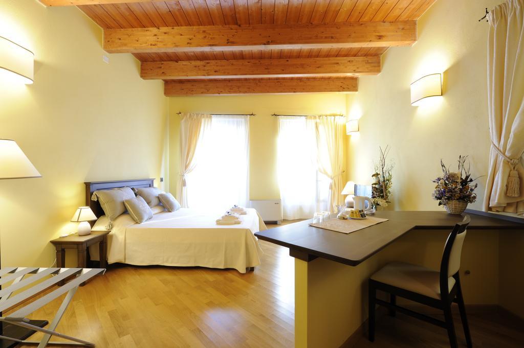 Piazza Azuni 18 Guest House Сасари Екстериор снимка