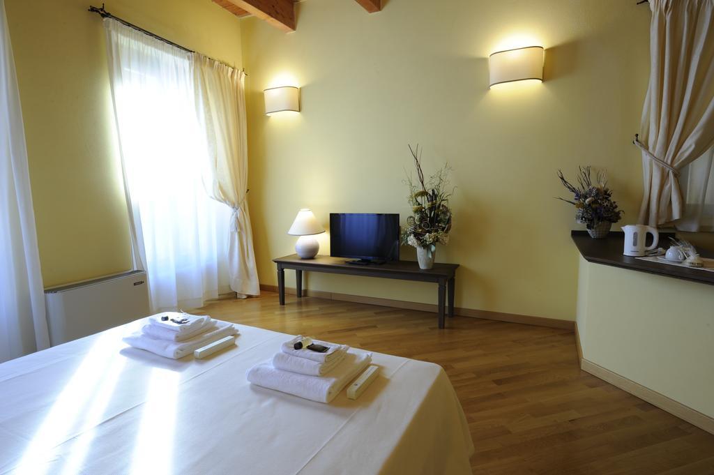 Piazza Azuni 18 Guest House Сасари Екстериор снимка