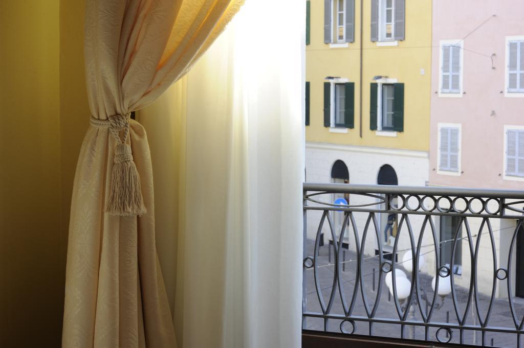 Piazza Azuni 18 Guest House Сасари Екстериор снимка
