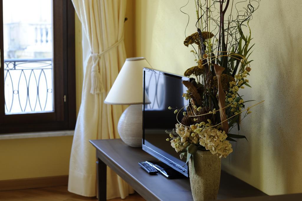 Piazza Azuni 18 Guest House Сасари Екстериор снимка