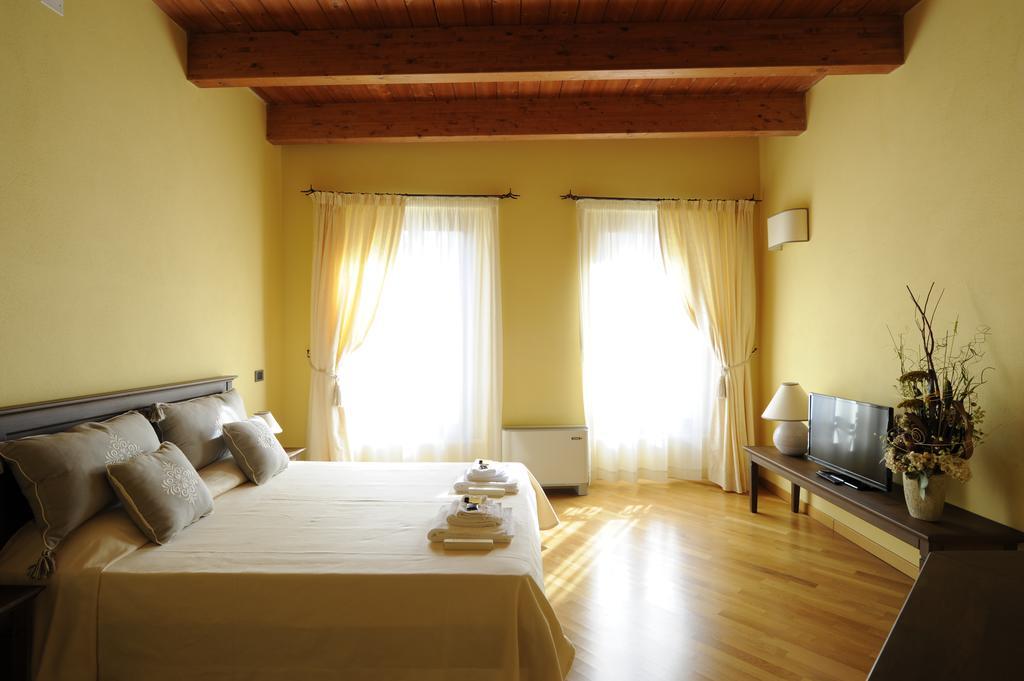 Piazza Azuni 18 Guest House Сасари Екстериор снимка