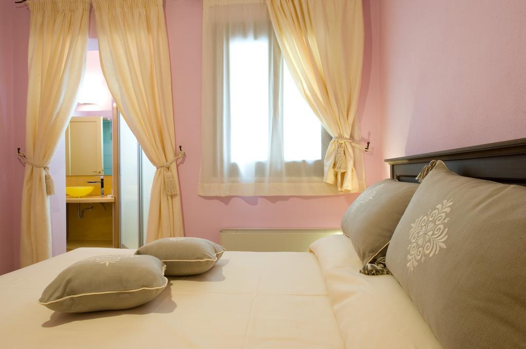 Piazza Azuni 18 Guest House Сасари Стая снимка