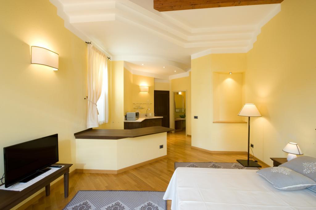 Piazza Azuni 18 Guest House Сасари Стая снимка