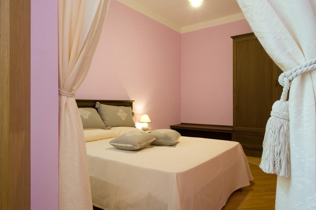 Piazza Azuni 18 Guest House Сасари Стая снимка